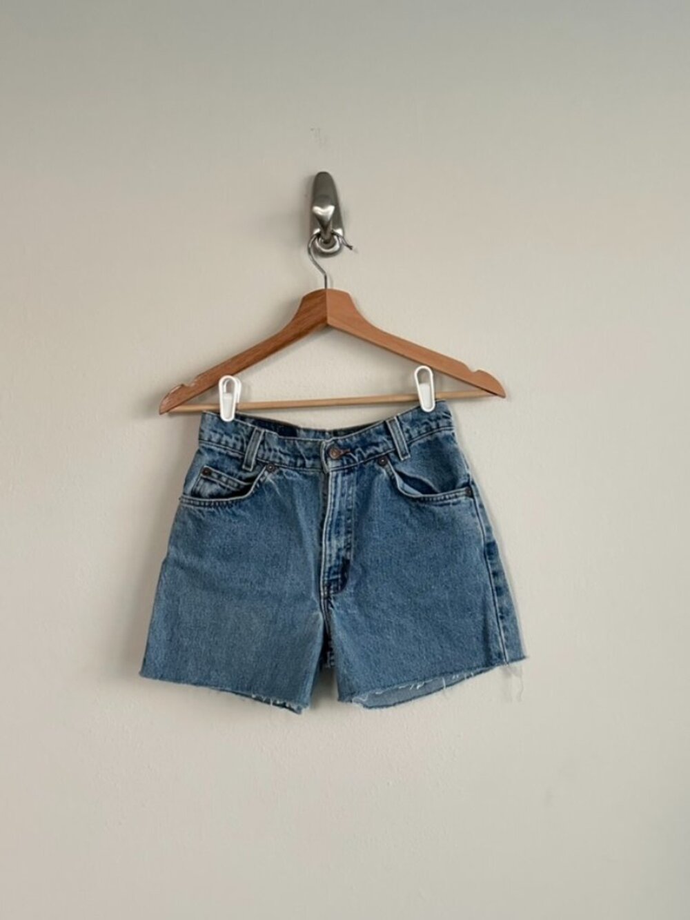 Vintage Levi's 550 Orange Tab Cut Off Denim Shorts W27 Made in USA 1997